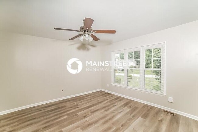 Building Photo - 3 Bedroom Pet-Friendly Home in LEWISVILLE,...