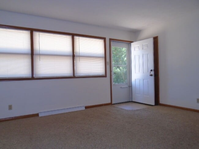 Building Photo - 1857 College Heights Rd