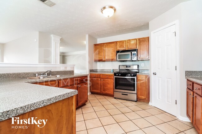 Building Photo - 592 Howell Dr