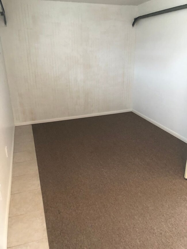 Building Photo - 1 Bedroom 1 Bath Unit Available In S Ocean...