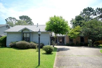 Building Photo - 1129 Troon Dr W
