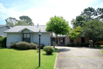Building Photo - 1129 Troon Dr W