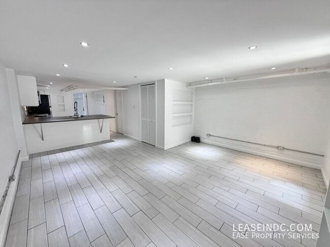 Photo - 627 Harvard St NW House