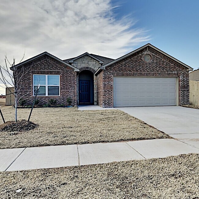 Building Photo - Very Nice 4 Bedroom 2.5 Bath in Yukon Schools