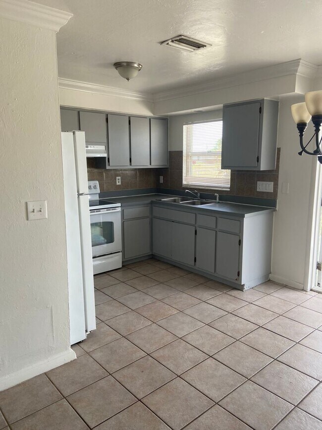 Foto del edificio - 2 Bedrooms 1 Bath Duplex