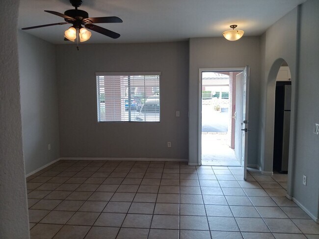 Foto del edificio - Gated Summerlin Condo - Ground floor 2/2 w...