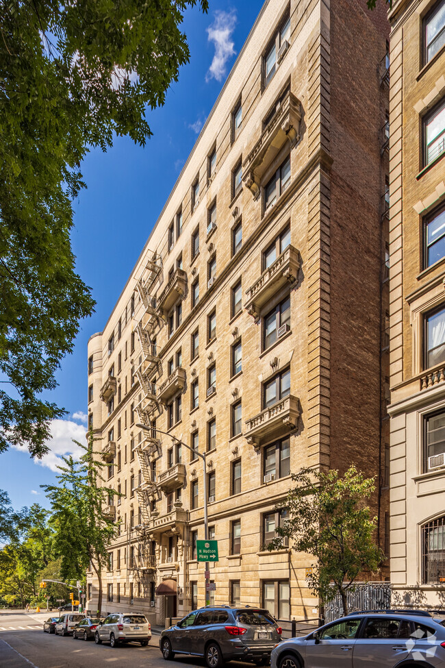 Foto del edificio - 250 Riverside Dr