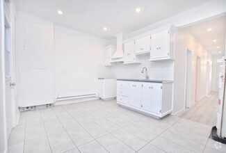 Building Photo - 8023 Rue Berri