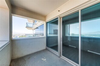 Building Photo - 2700 S Las Vegas Blvd