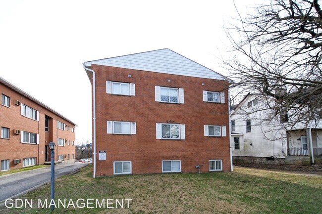 Building Photo - 469 Olden Ave