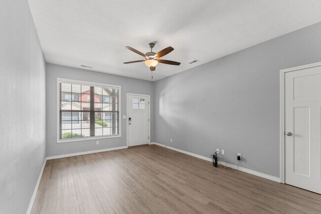 Foto del edificio - 1/2 OFF 1ST MONTHS RENT!!! NEW LUXURY 3 BE...