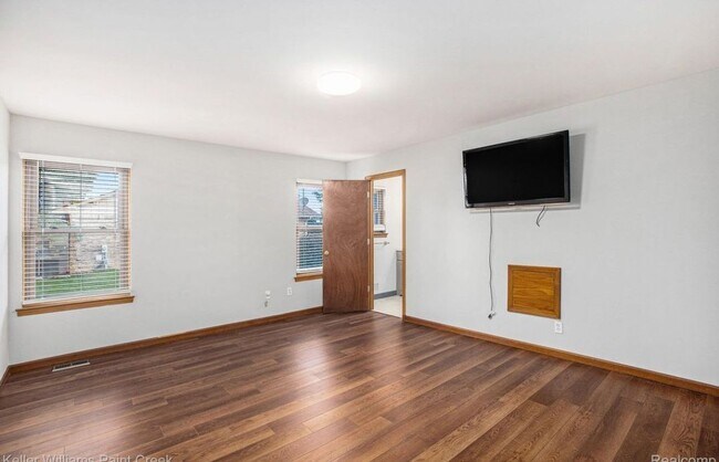 Foto del edificio - 5055 Scarsdale Dr