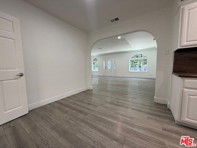 Foto del edificio - 6742 Radford Ave