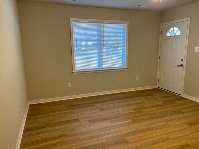 Foto del edificio - 15801 Meridian Ave
