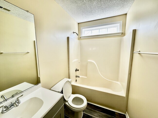 Foto del edificio - 4417 Pleasant Valley Rd