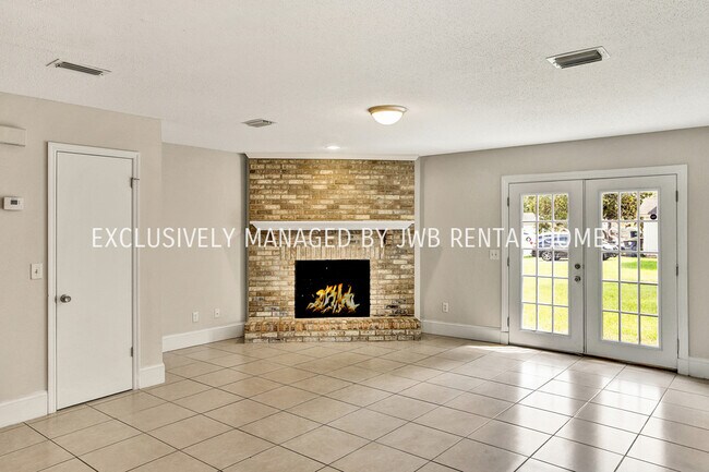 Foto del edificio - 5512 Bennington Dr