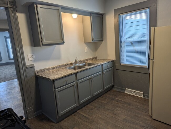 Building Photo - 1055-1057-1057 Liberty St