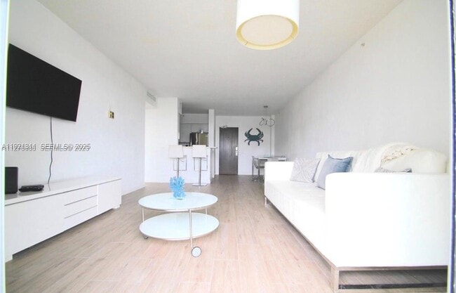 Building Photo - 1500 Bay Rd