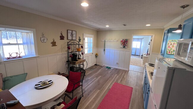 Kitchen to Private Entrance and Living Room - 1016 Lakeview Dr