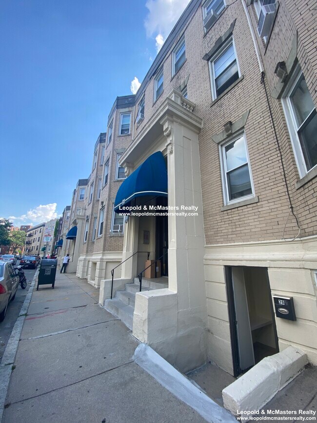 Building Photo - 67 Gordon St