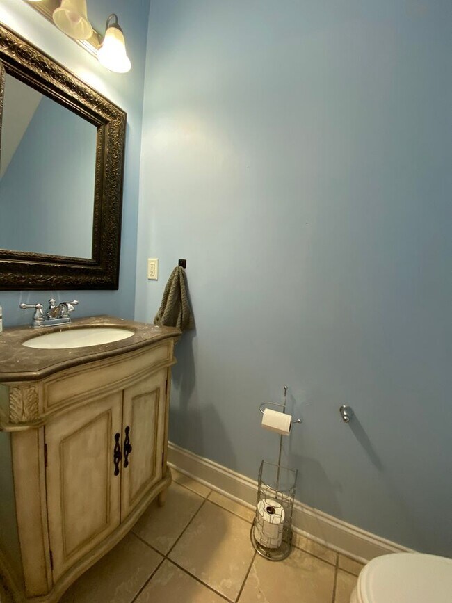 Foto del edificio - Move-In Ready in Hampton Forest!