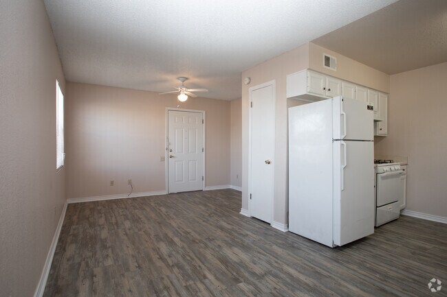 1BR, 1BA - 583SF - Western Crosby Apartments