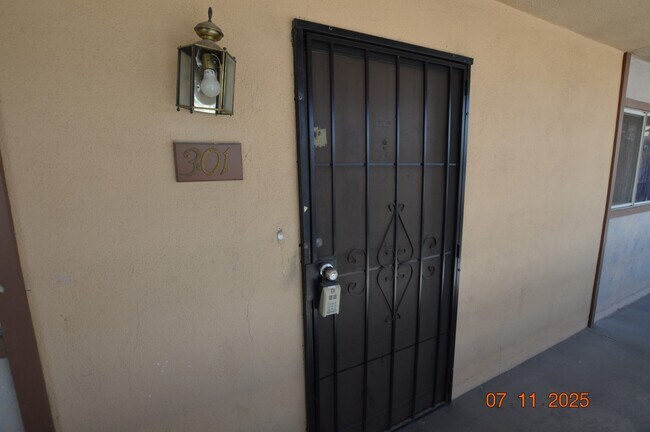 Foto del edificio - 356 E Desert Inn Rd
