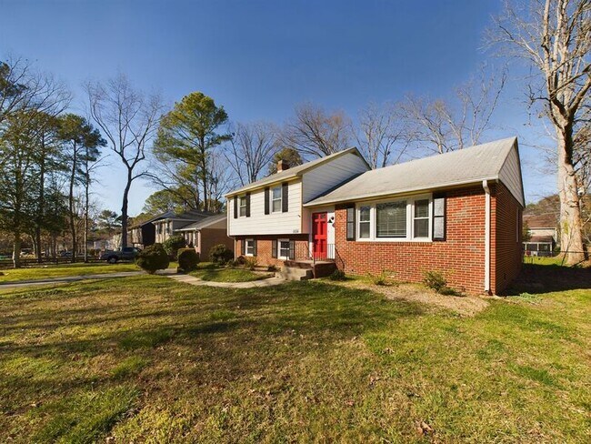 Building Photo - 9006 Avalon Dr
