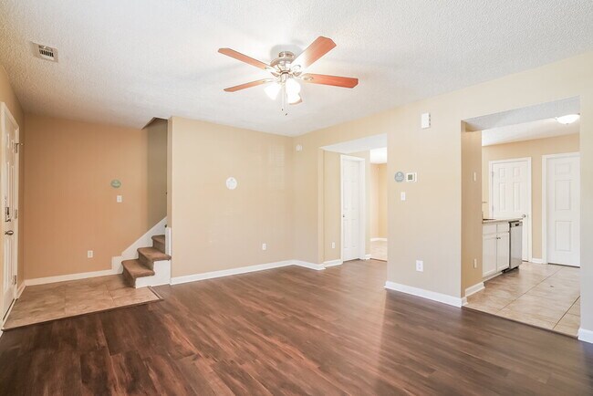 Building Photo - 2517 Dandridge Dr