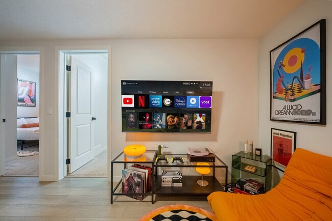 Building Photo - 53 Edith Cres NW