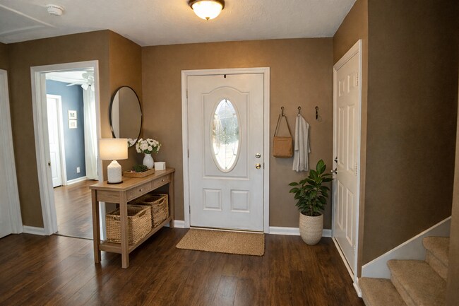 Foto del edificio - $1800 3 Bedrooms 2.5 Bath Brick Home with a bonus room!