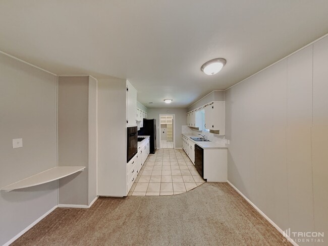 Building Photo - 220 Revere Dr