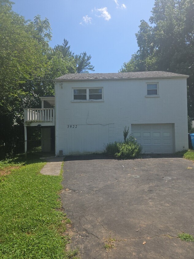 Foto principal - 3922 Tennessee Ave NW