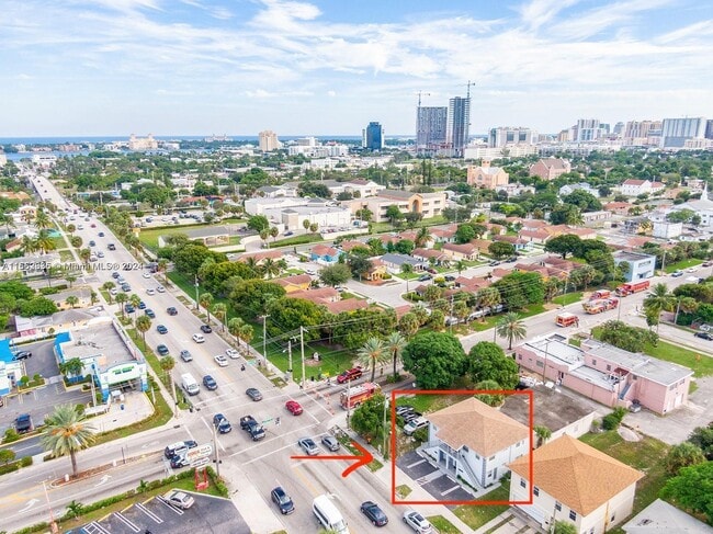 Building Photo - 1002 Palm Beach Lakes Blvd