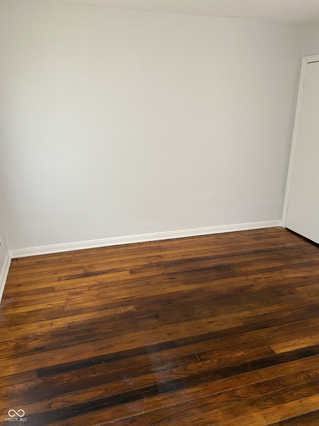 Foto del edificio - 615 N Tibbs Ave