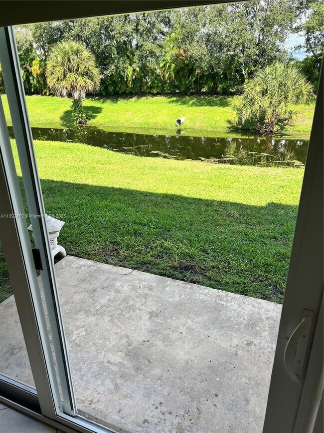 Foto del edificio - 10181 Twin Lakes Dr