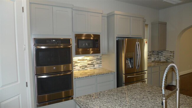 Foto del edificio - 13330 Stoneleigh Terrace Dr