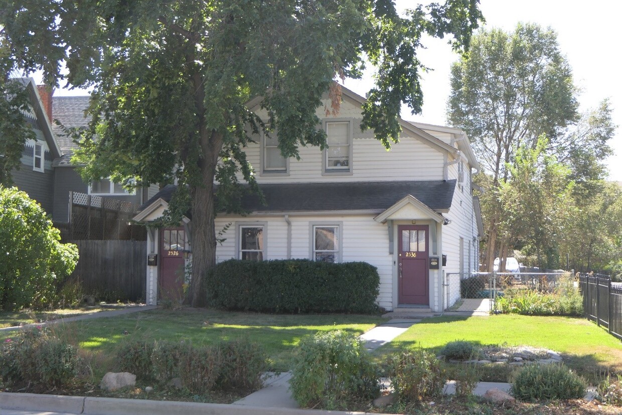 Primary Photo - 2526 W Alamo Ave