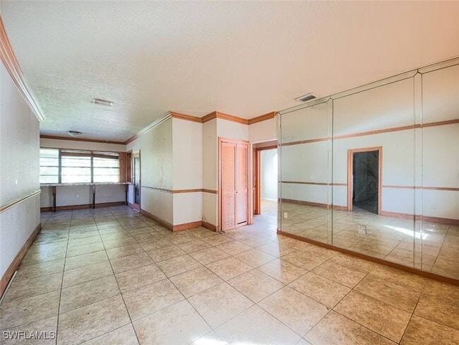 Building Photo - 271 NE 170th St