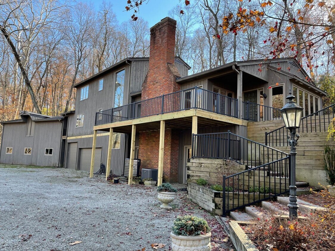 Foto principal - Glenview Hills HUGE 3 Bedroom 2.5 Bath Hom...