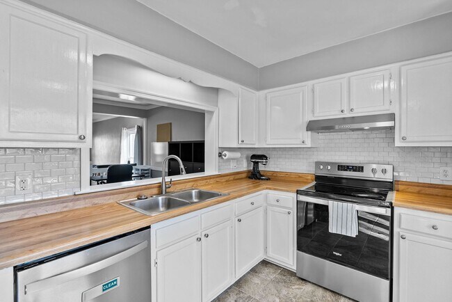 Foto del edificio - Beautiful Townhouse-Style Home in Virginia Beach!