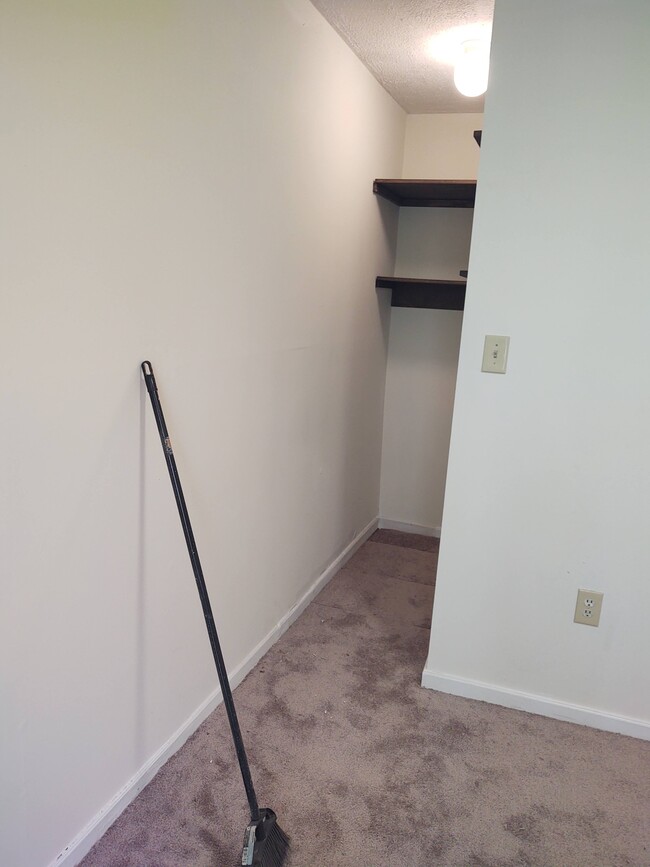 Foto del edificio - 9129 Red Oak Dr