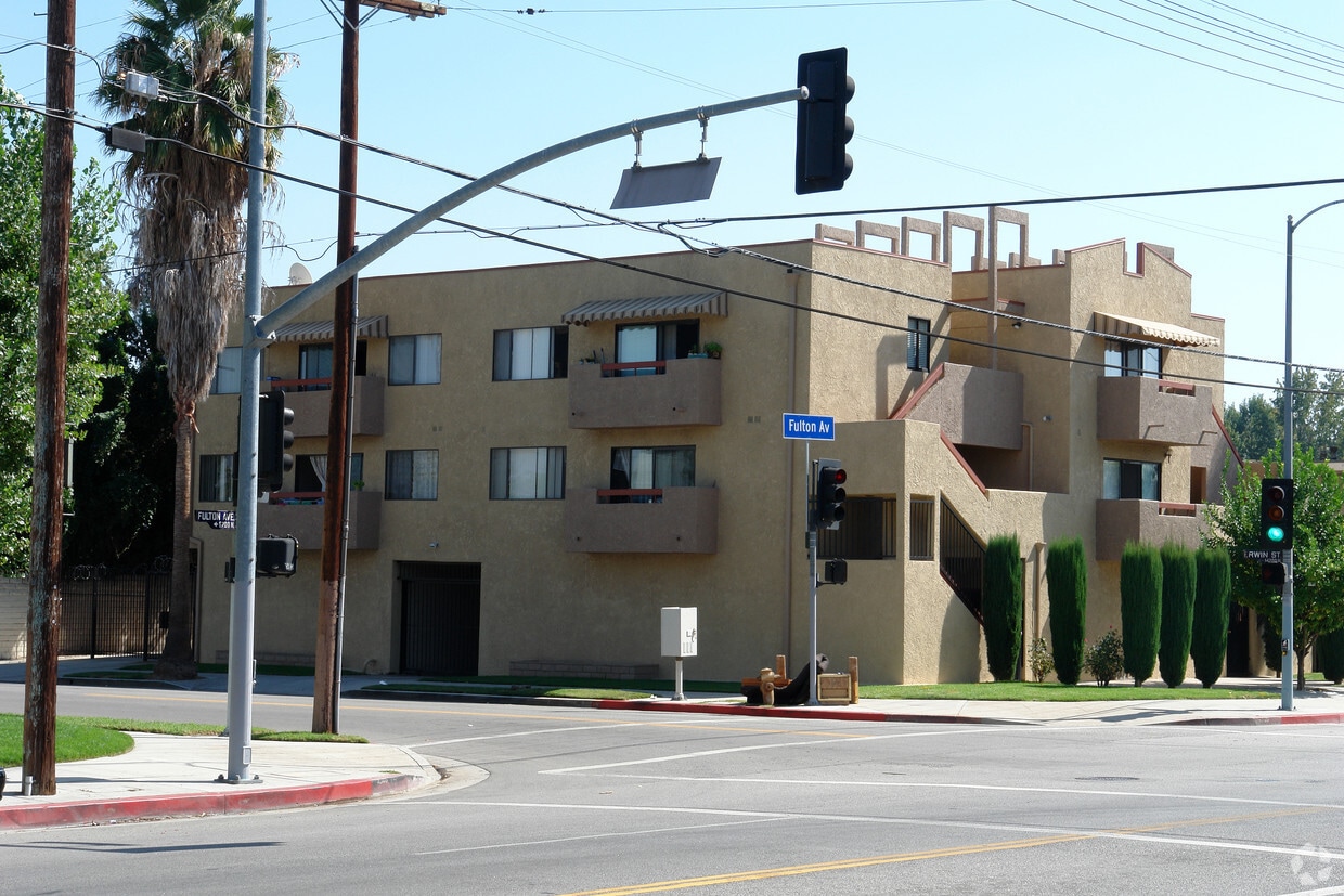 Primary Photo - 6158 Fulton Ave