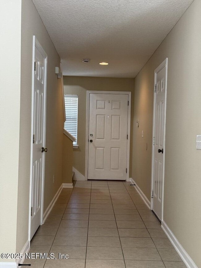 Building Photo - 1500 Calming Water Dr