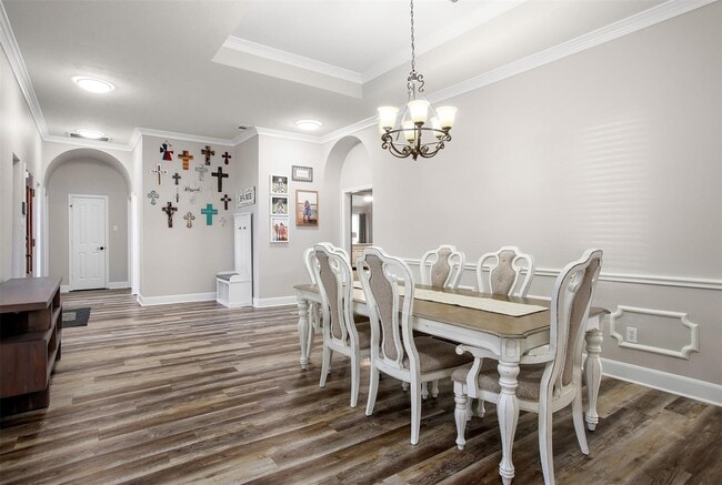 Building Photo - 617 Woodview Dr