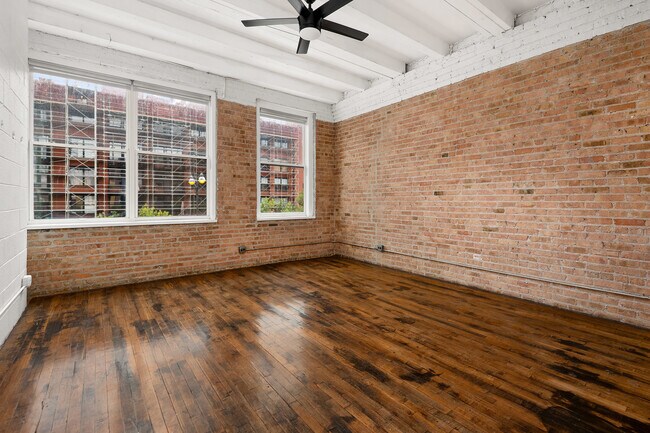 Building Photo - 1012 W Randolph St
