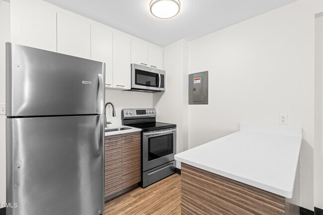 Foto del edificio - 5104 Hollyridge Dr