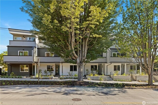 Photo - 105 NW 39th St Townhome