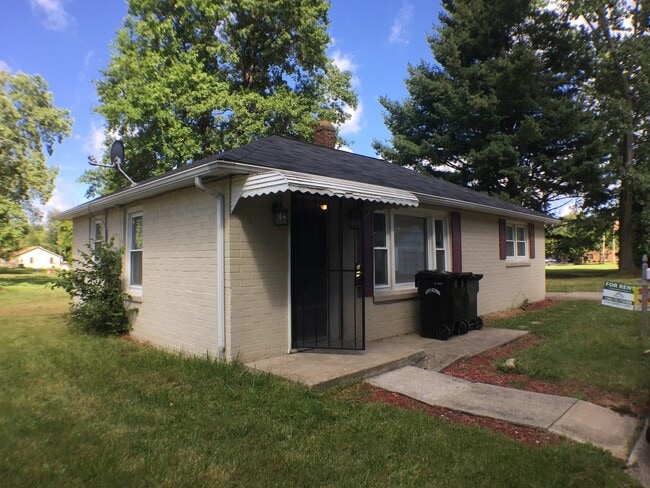 Building Photo - Midview School District - 2 Bedroom single...