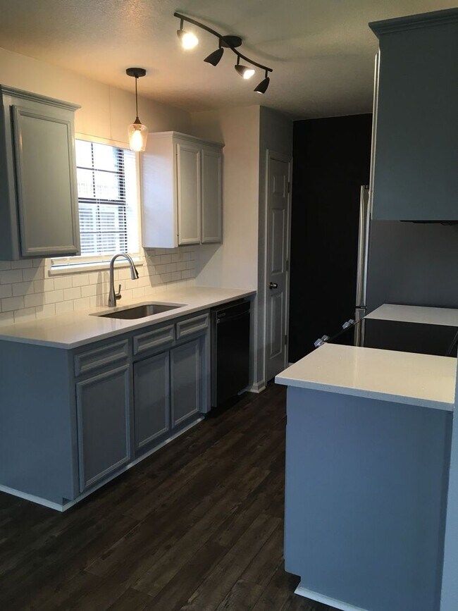 Foto del edificio - COMING SOON!